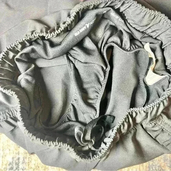 Old Navy Girl’s Ruffle-Front Dolphin-Hem Run Shorts in Black Size Medium (8) - Picture 10 of 11